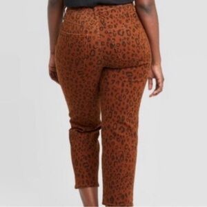 Universal Threads Vintage Straight Cheetah Print Ankle Jeans